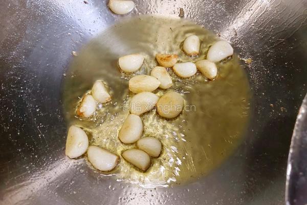 蒜子口蘑鸡胸肉的做法图解4