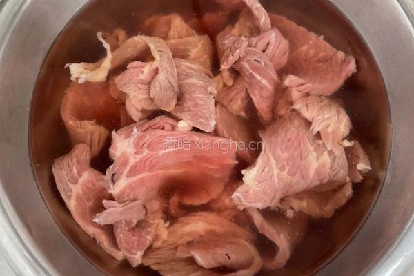 辣椒炒牛肉的做法图解1