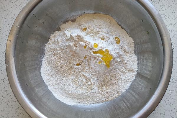 猪肉大葱馅小笼包的做法图解3
