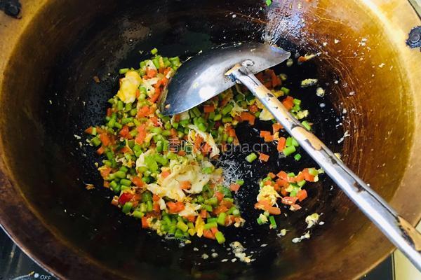 三色炒饭的做法图解4
