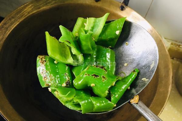 辣子过油肉的做法图解3