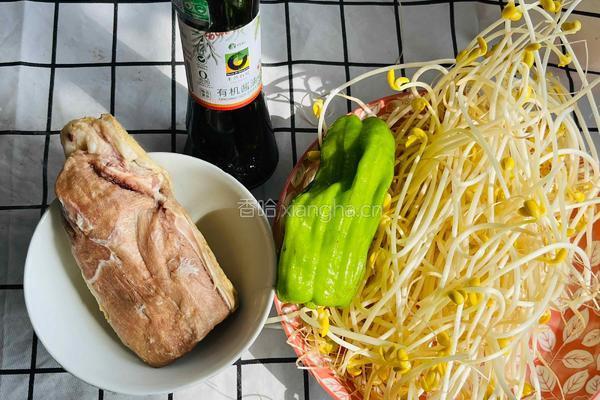 豆芽菜炒鸭肉的做法图解1