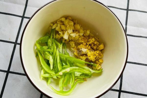 豆芽菜炒鸭肉的做法图解3