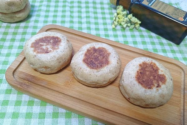 红枣发面小饼的做法图解1