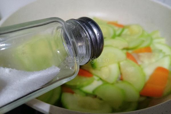 橄榄油炒西葫芦的做法图解7