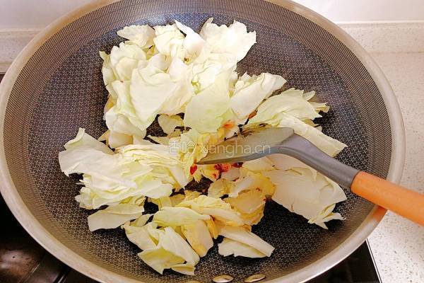 酱炒手撕包菜的做法图解7