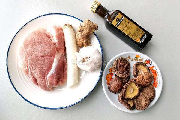 橄榄油香菇炒肉片的做法图解1