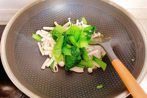 白玉菇炒油菜的做法图解9