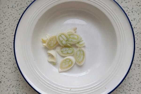 海鲜菇炒火腿肠的做法图解3
