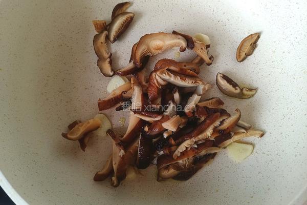 橄榄油香菇油菜的做法图解7