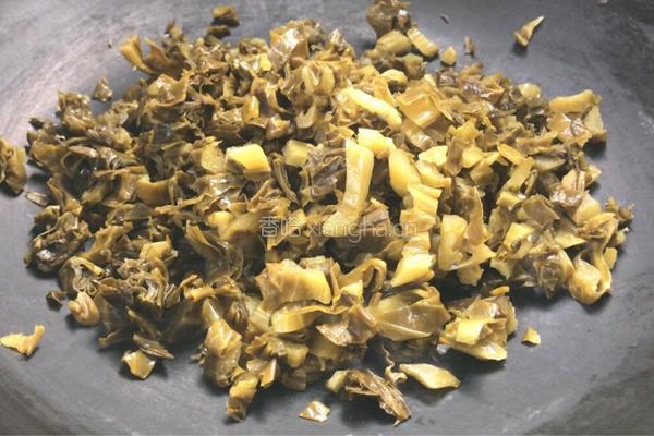 酸菜炒鱼籽的做法图解6