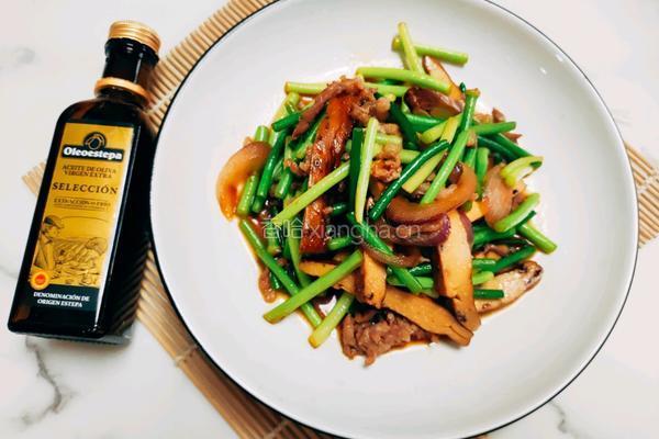 蒜苔肉沫炒香干的做法图解1