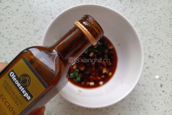 橄榄油皮蛋拌豆腐的做法图解6