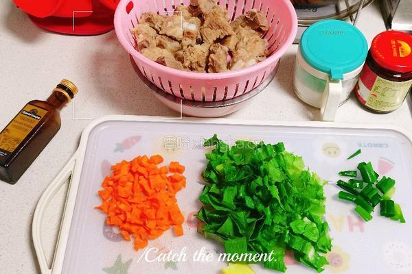 叉烧排骨闷饭的做法图解1