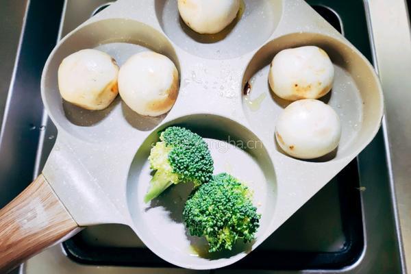 蒜香黑椒煎蘑菇的做法图解4