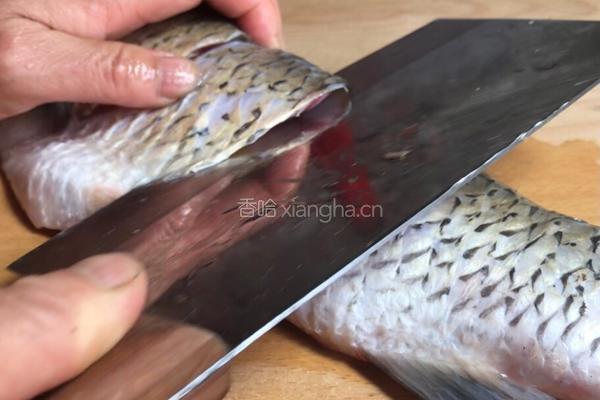 剁椒脆皮鱼的做法图解1
