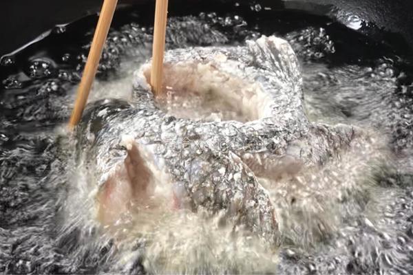 剁椒脆皮鱼的做法图解5