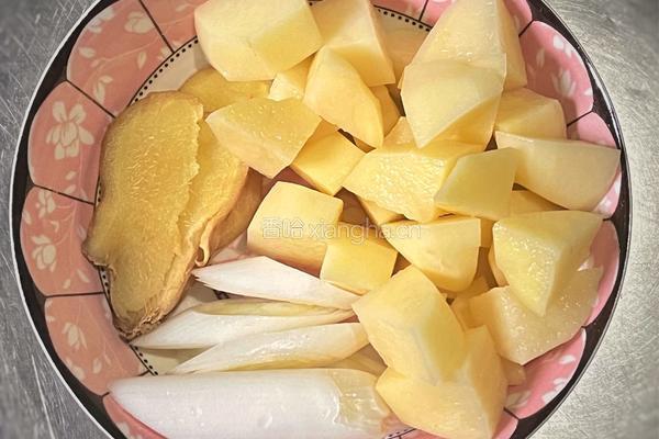 【春季养生菜】土豆焖排骨的做法图解1