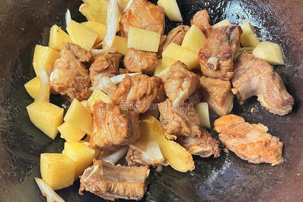 【春季养生菜】土豆焖排骨的做法图解8