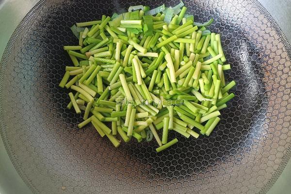 橄榄油蒜苔炒鸡蛋的做法图解8