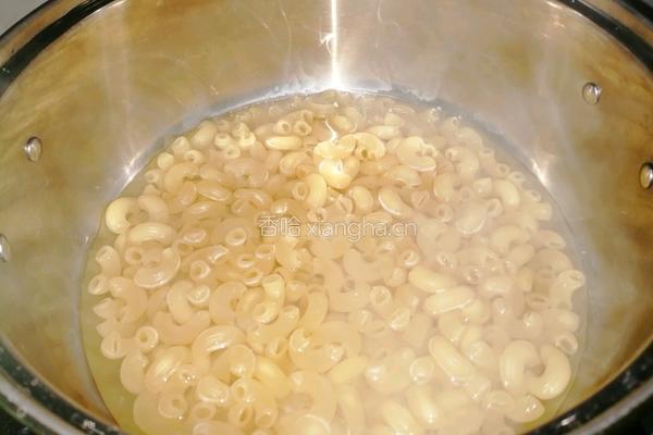 牛肉蔬菜炒通心粉的做法图解4