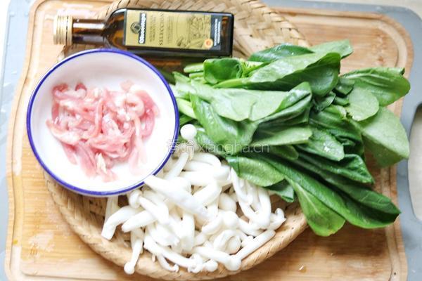 白玉菇炒肉的做法图解1