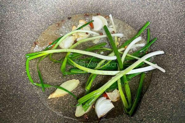 毛豆烧鲫鱼的做法图解7