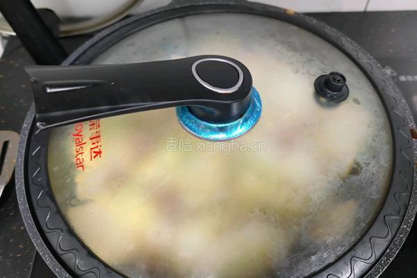 家常版白菜炖五花肉的做法图解8