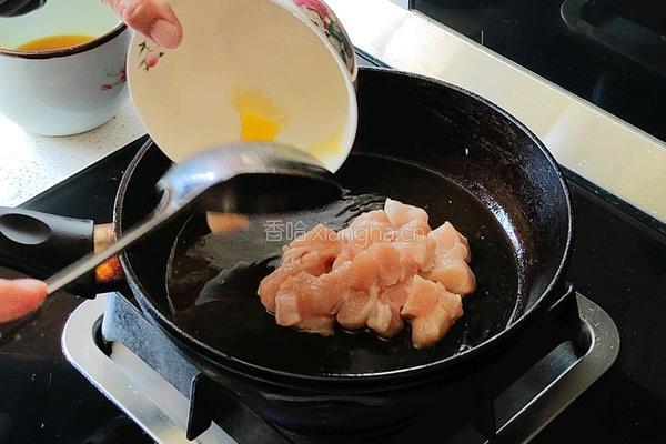 青椒土豆炒鸡丁的做法图解3