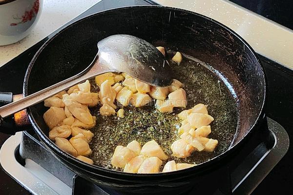 青椒土豆炒鸡丁的做法图解6