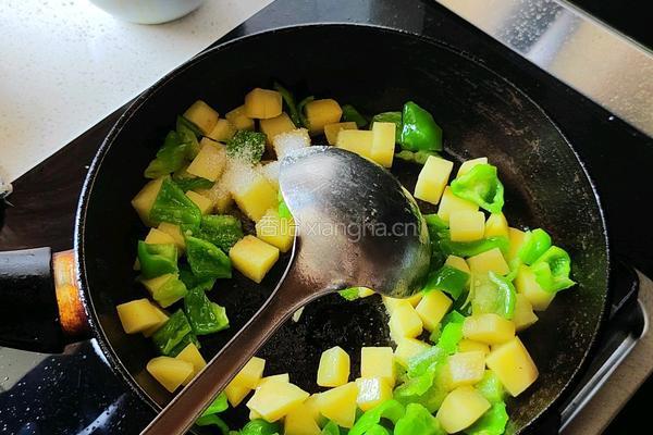 青椒土豆炒鸡丁的做法图解11