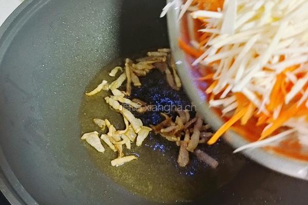 茭白胡萝卜丝炒肉丝的做法图解3