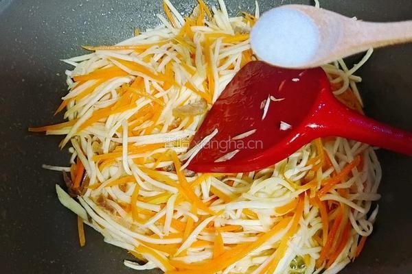 茭白胡萝卜丝炒肉丝的做法图解4