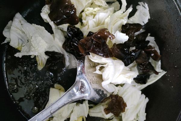 醋溜白菜木耳的做法图解4