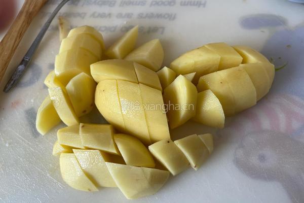 土豆炖豆角的做法图解2