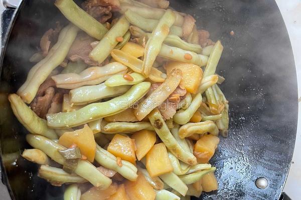 土豆炖豆角的做法图解16