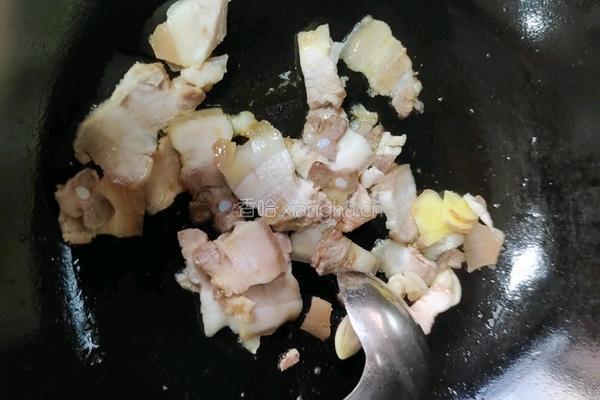 蒜苗回锅肉的做法图解2