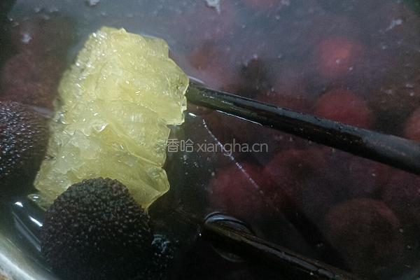 故宫杨梅荔枝饮的做法图解2