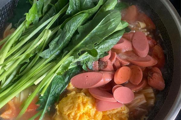 西红柿金针菇豆皮汤的做法图解3