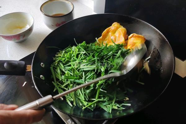 韭菜炒鸡蛋的做法图解5