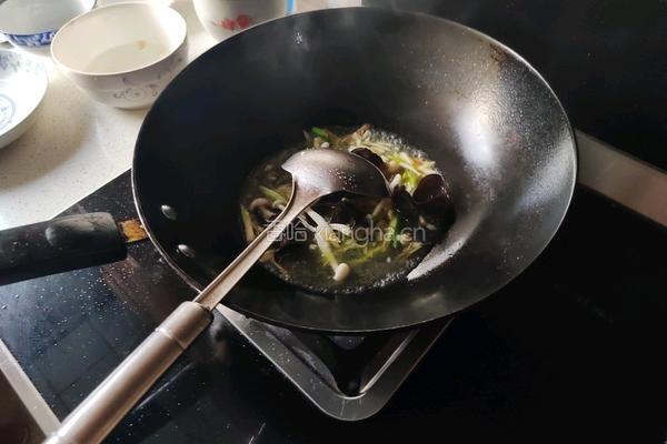 葱爆鱿鱼卷的做法图解7