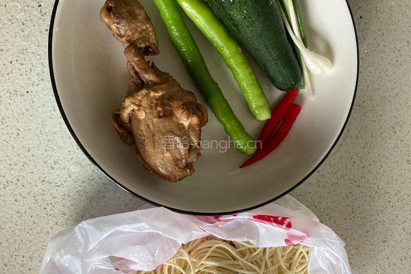 鸡丝凉面的做法图解1