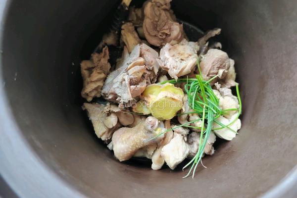 香菇鸡汤的做法图解3