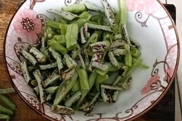 四季豆炒肉的做法图解2