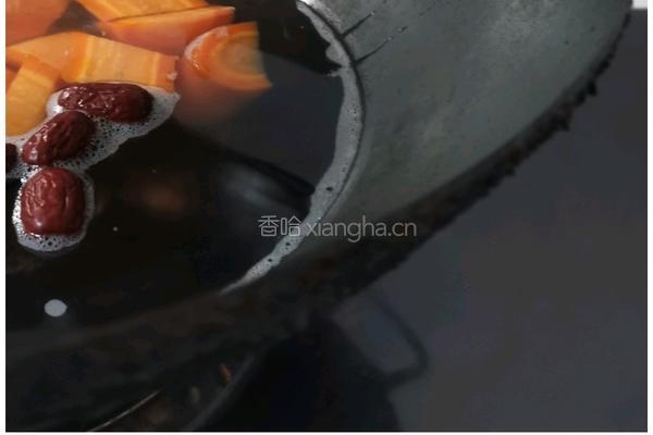 胡萝卜红枣汤的做法图解2