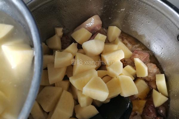 猪肉炖土豆的做法图解6