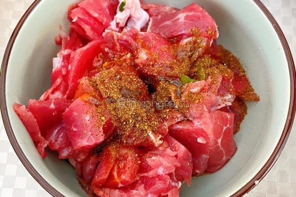 牛肉炒面的做法图解1
