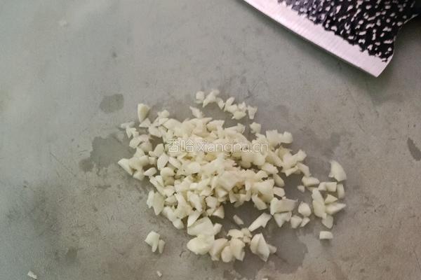蒜沫蒸茄子的做法图解2