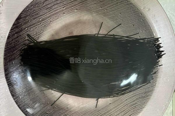 酸辣厥根粉的做法图解1