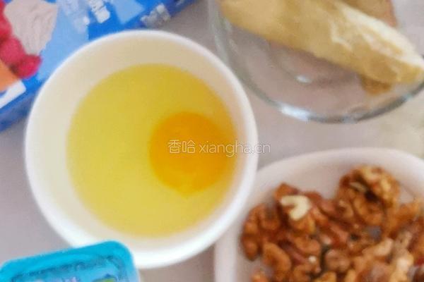 酸奶香蕉核桃蛋糕的做法图解1